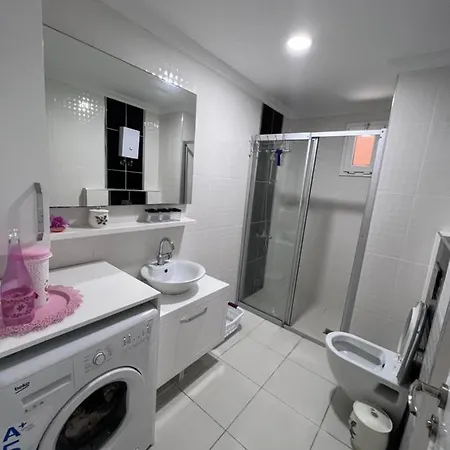 Luxury 1 Bedroom 200 Meters To The Sea شقة *